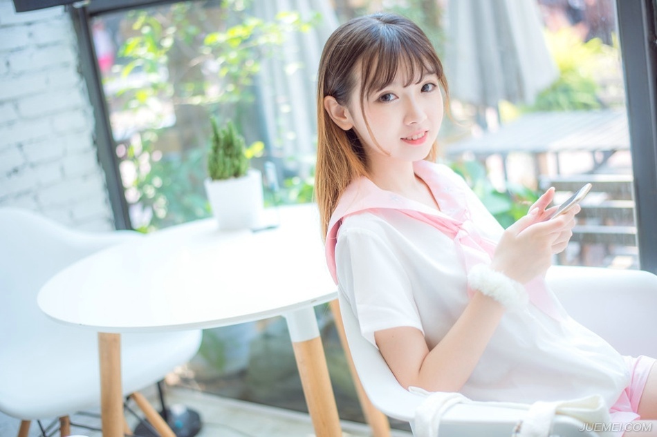 “你们也尽快离折翼天使资源社区，莫要让人生疑，待会儿我送二位出府，另外，告诉孝直一声，在刘璝离开成都之前，将他妻子扣住，免得刘璝一怒之下杀人，让这份仇怨弄大，也可以作为后手。”孟达看了两人一眼，真不知道法正从哪里招来这种奇人异事的。